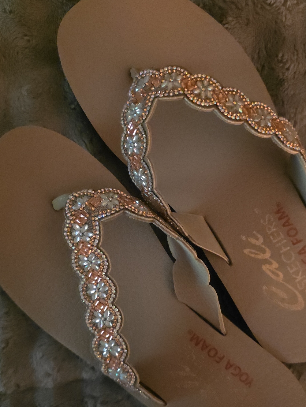 👡Cali from Skechers Women's Rose Gold Beaded Flip Flops💕👡🌟